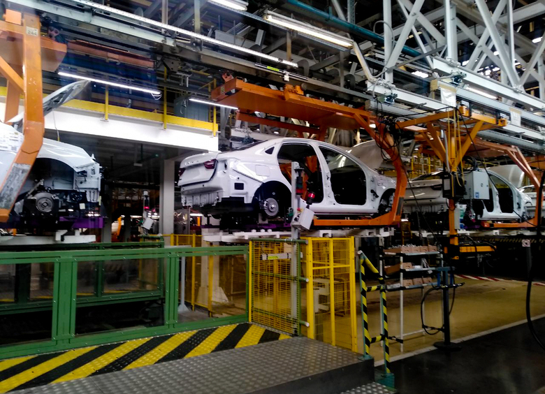 Одолжи до&nbsp;получки: сколько получают сотрудники российских автозаводов