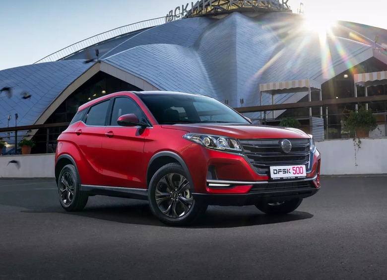 Dongfeng готовит к&nbsp;российской премьере кроссовер DFSK 500