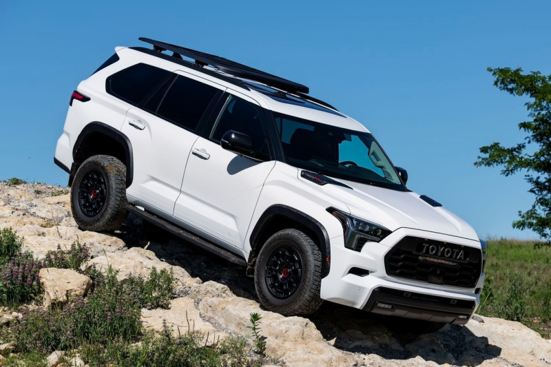 Не &laquo;Крузаком&raquo; единым: новые японские внедорожники, готовые покорить Россию