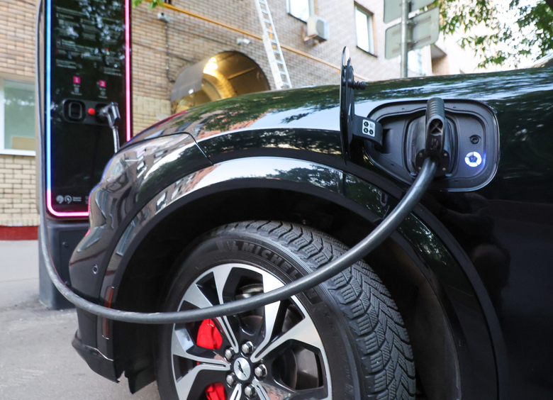 Продажи электромобилей в&nbsp;России обрушились в&nbsp;два раза