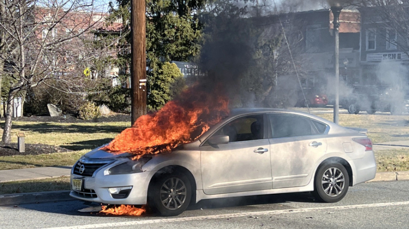 Осторожно&nbsp;&mdash; огнеопасно: 7 автомобилей, которые самопроизвольно загораются на&nbsp;ходу