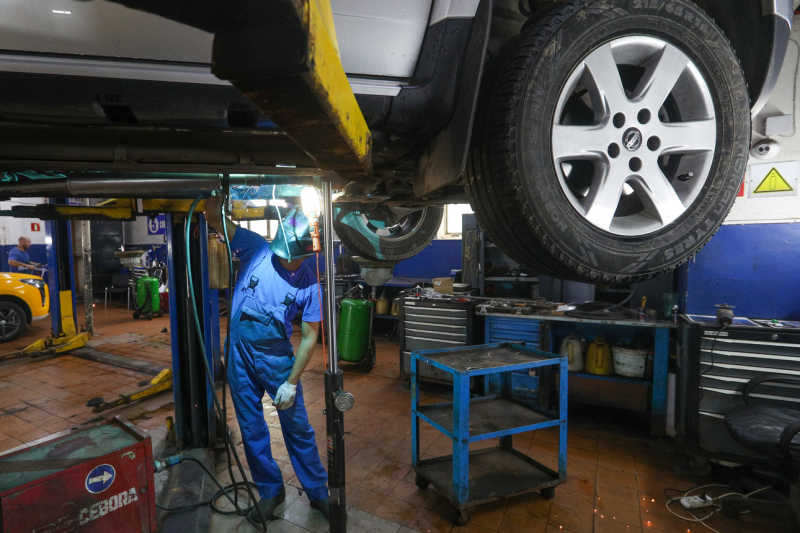 Без долларов: как &laquo;запрет&raquo; &laquo;зеленого&raquo; повлияет на&nbsp;стоимость новых авто в&nbsp;России