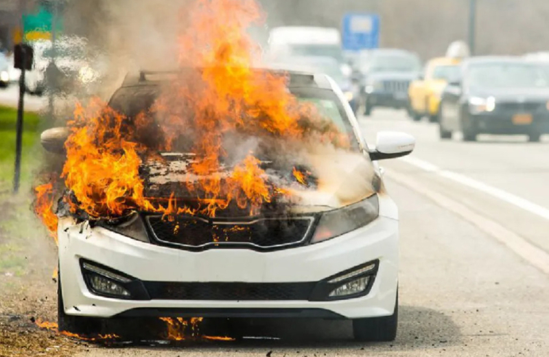 Осторожно&nbsp;&mdash; огнеопасно: 7 автомобилей, которые самопроизвольно загораются на&nbsp;ходу