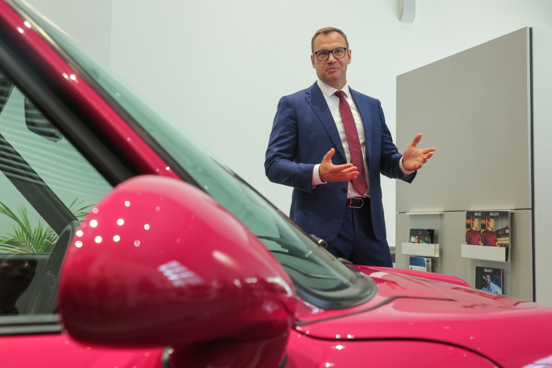 Загадочная Россия: цены снижаются, а автомобили все равно дорожают