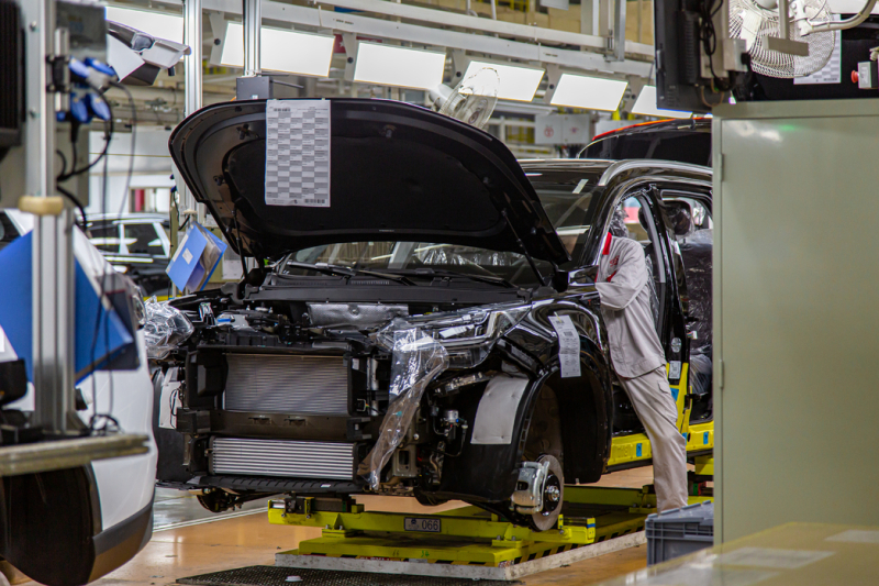 Это позор: где и как собирают популярные китайские кроссоверы для России