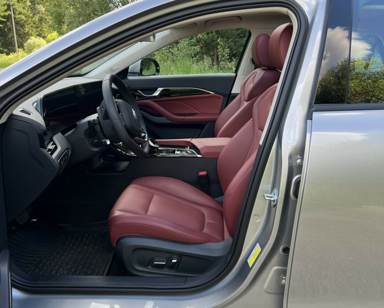 Жизнь после Audi: тест-драйв лифтбэка Bestune B70