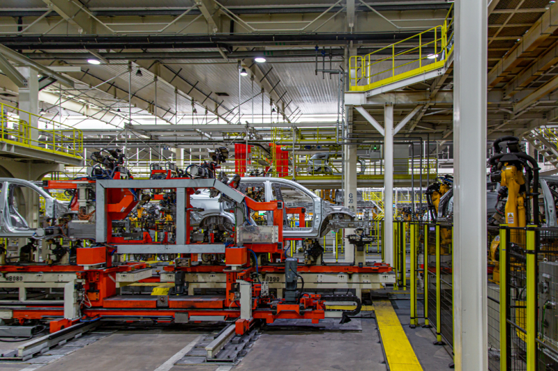 Это позор: где и как собирают популярные китайские кроссоверы для России