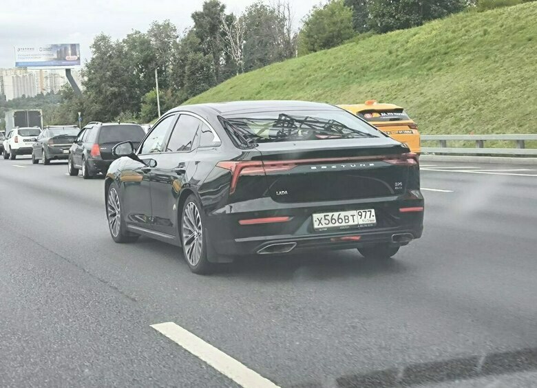 В Москве заметили FAW Bestune B70 с шильдиком LADA