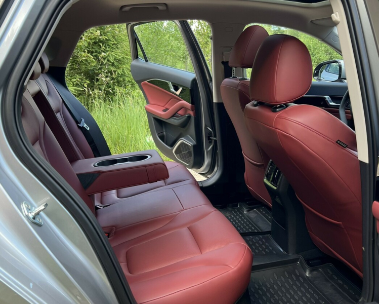 Жизнь после Audi: тест-драйв лифтбэка Bestune B70