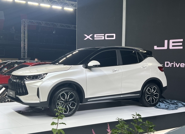 На&nbsp;пятки Chery и&nbsp;Geely: компактный кроссовер Jetour Х50 представили официально