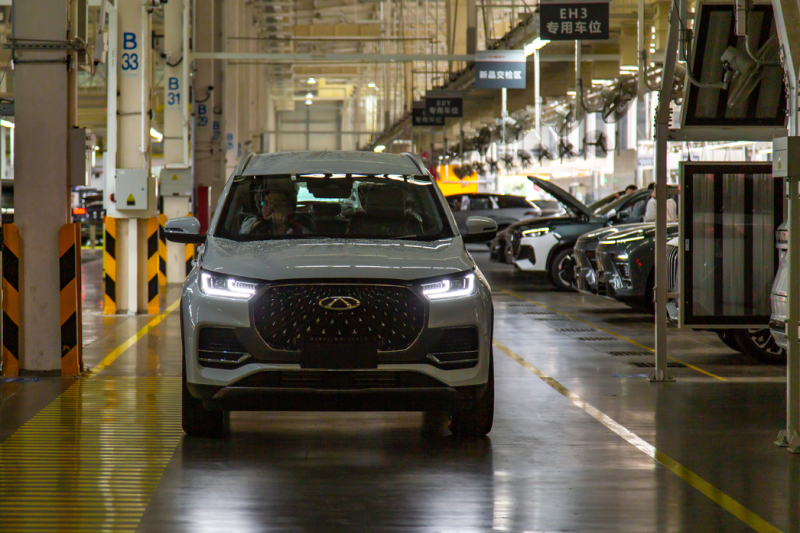 Это позор: где и как собирают популярные китайские кроссоверы для России