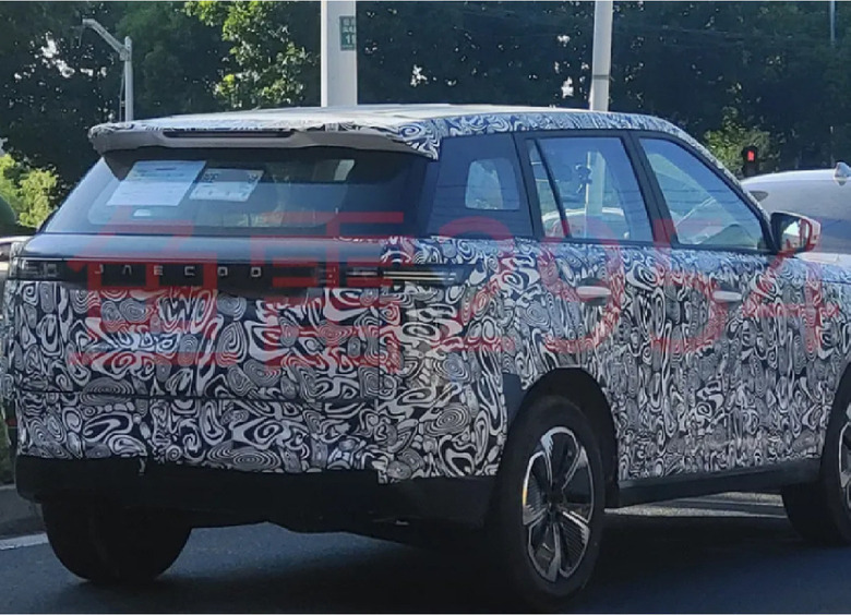 Кроссовер Jaecoo J5, который ждут в&nbsp;России, засветился на&nbsp;&laquo;шпионских&raquo; снимках