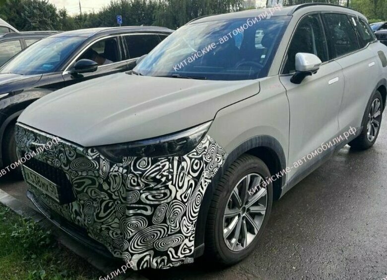 В Китае нет, а в России есть: в Москве заметили новый Chery Tiggo 8L