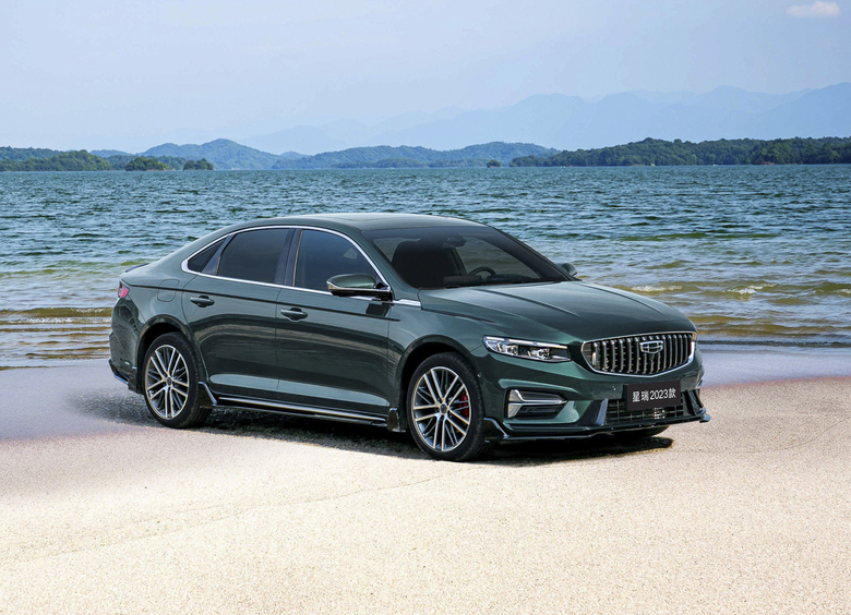 Названы цены на седан Geely Preface